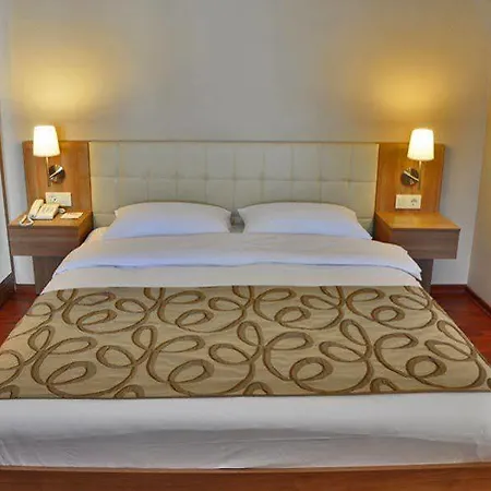 B-suites & Wellness 2* ゲブゼ