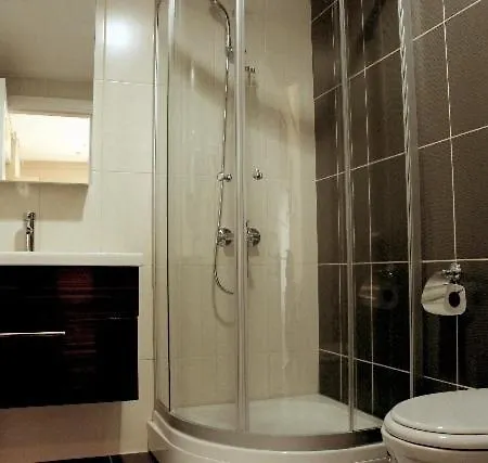 B-suites & Wellness ホテル 2*