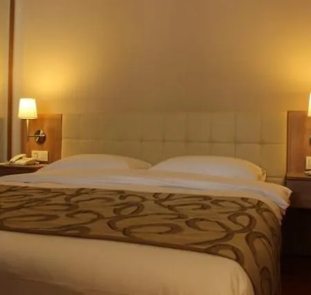 ホテル B-suites & Wellness