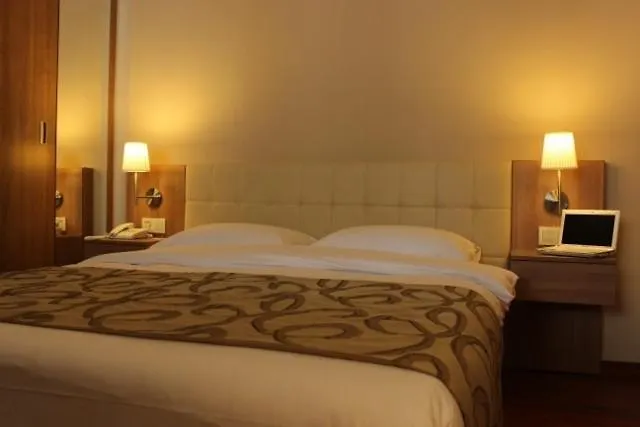 Hotel B-suites & Wellness