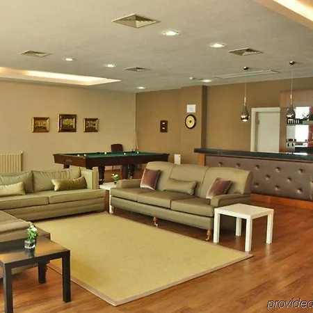 Отель B-suites & Wellness