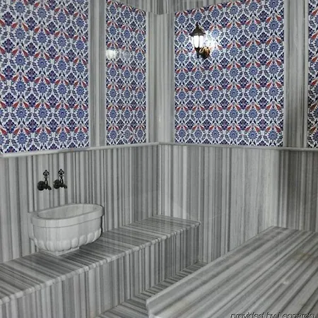 Отель B-suites & Wellness 2*