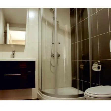 B-suites & Wellness Отель