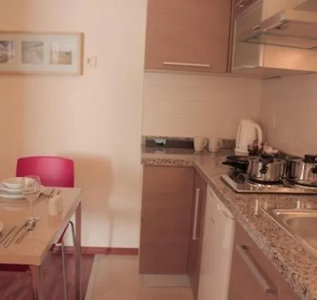 Отель B-suites & Wellness